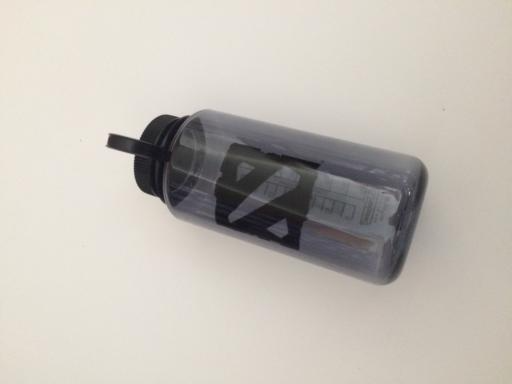 Example raw TrashNet image before cleaning